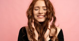 Випадає волосся: що робити, щоб зупинити випадіння та відновити густоту