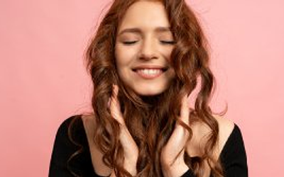 Випадає волосся: що робити, щоб зупинити випадіння та відновити густоту