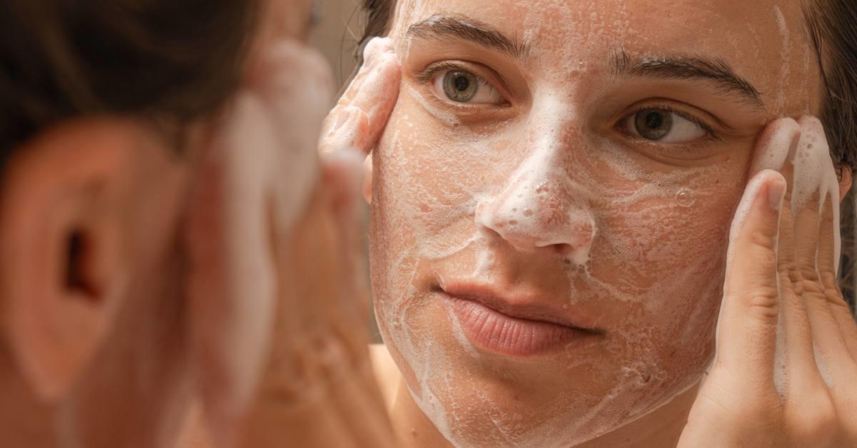 Очищення шкіри обличчя: як правильно очищувати шкіру щодня
