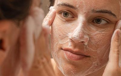 Очищення шкіри обличчя: як правильно очищувати шкіру щодня