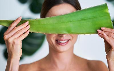 Догляд за сухою шкірою обличчя: причини, ознаки та як зволожити вдома