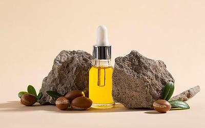 Олія жожоба: користь, властивості та застосування для обличчя, волосся і шкіри