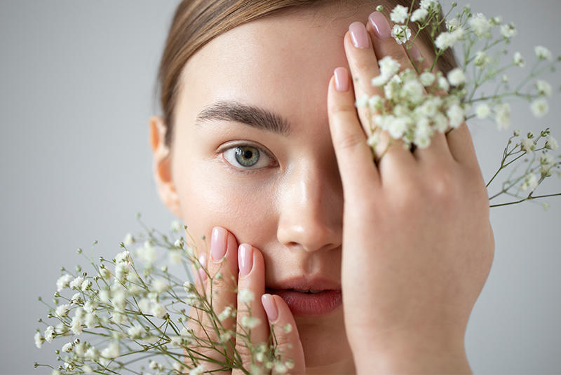 Сезонний догляд за шкірою: як адаптувати режим натуральної косметики до змін погоди та клімату