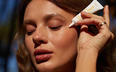 Догляд за шкірою навколо очей: зволоження, зняття набряків та зменшення темних кіл