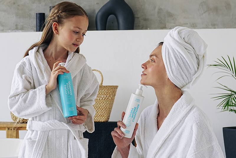 Чому важливо зволожувати волосся?